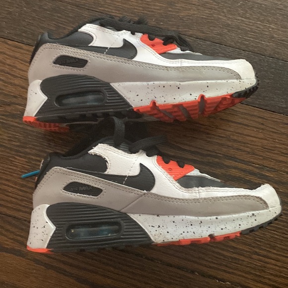 Nike shoes - Picture 3 of 4